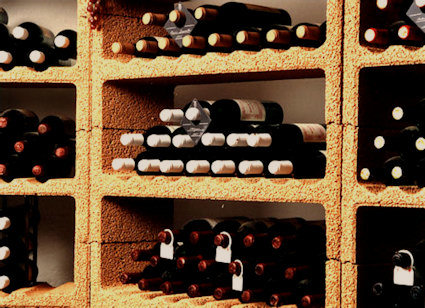 Duurzaam stenen wijnrek / wijnrekken, stapelbaar tot meer dan meter hoog.